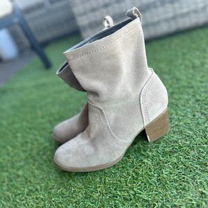 White Mountain Suede Tan Boots